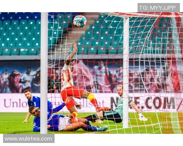 沙尔克04逆袭终结莱比锡不败纪录，重振德甲颜面